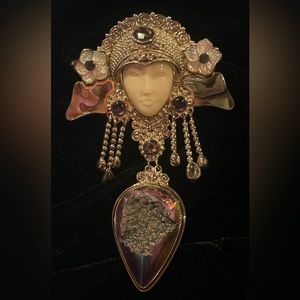 Vintage Hard-to-Find Goddess sterling Silver pendant/brooch Offerings by Sajen